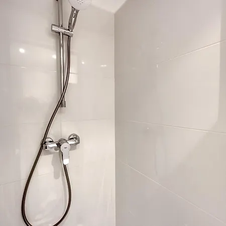 Appartement Urbain Equipe - Face Au Metro 2 *